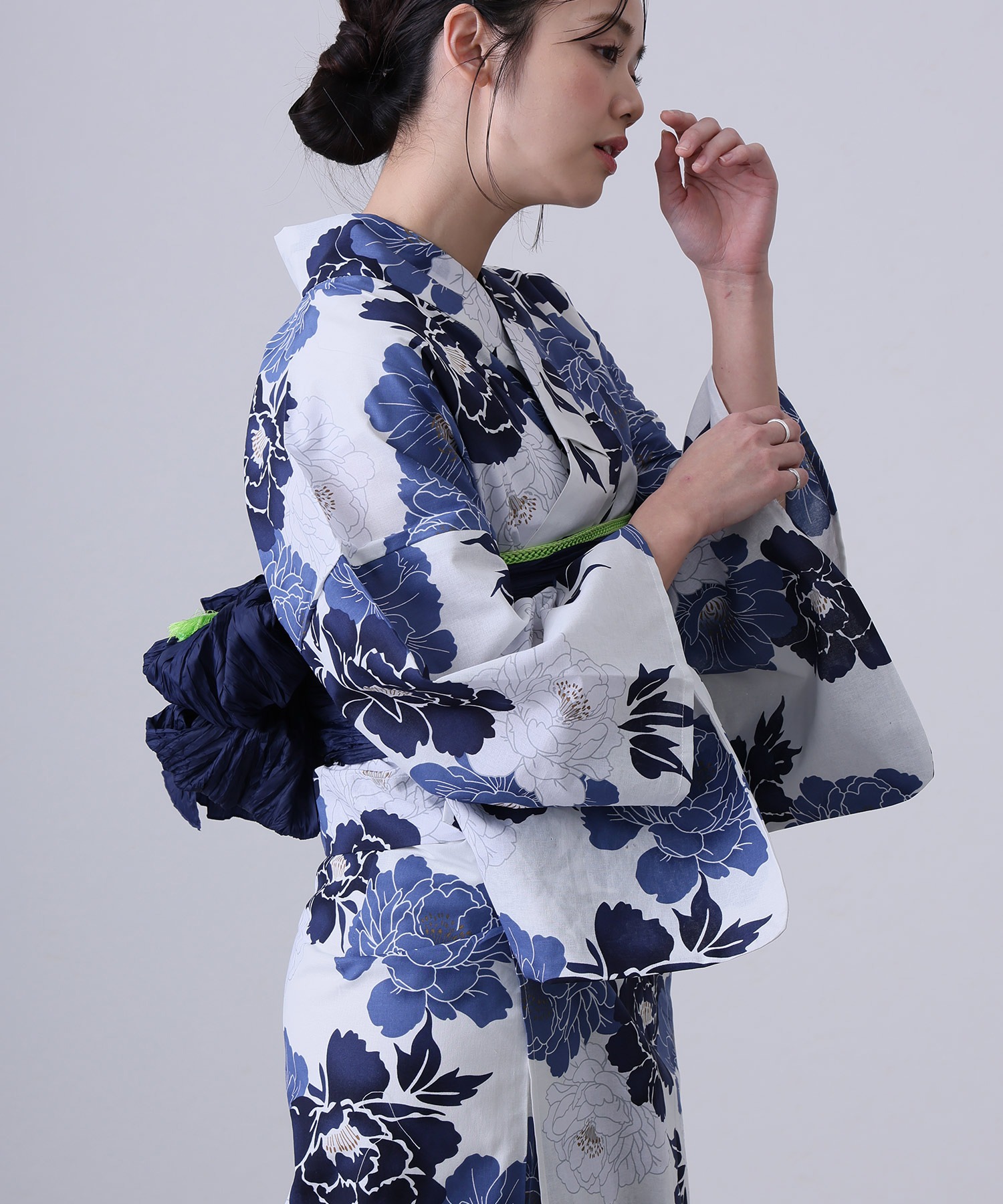 Ethnic Clothing & Online Fashion Store Khaadi Us - Традиционное кимоно-юката из хлопка и льна